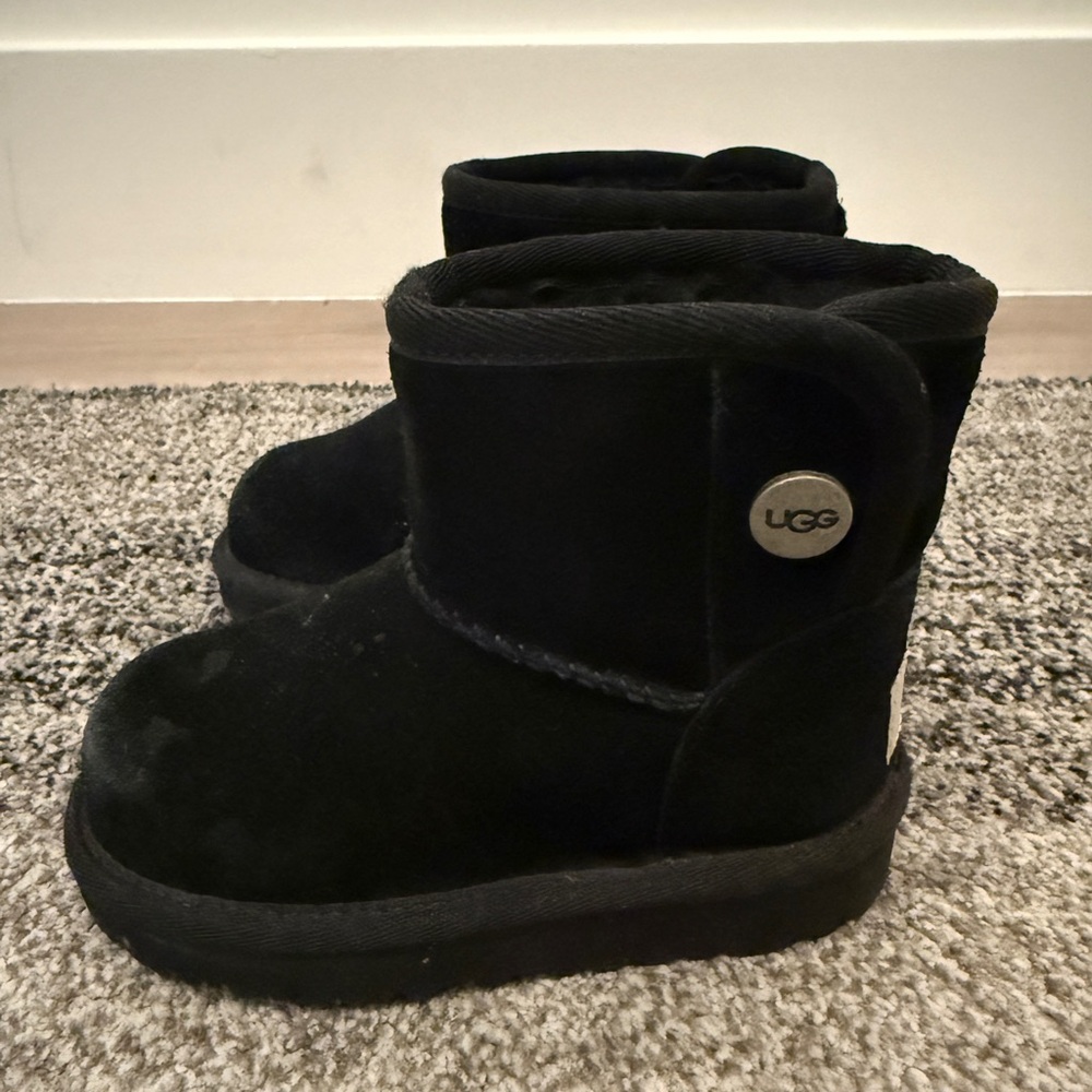 Toddler Ugg Boot Size 7